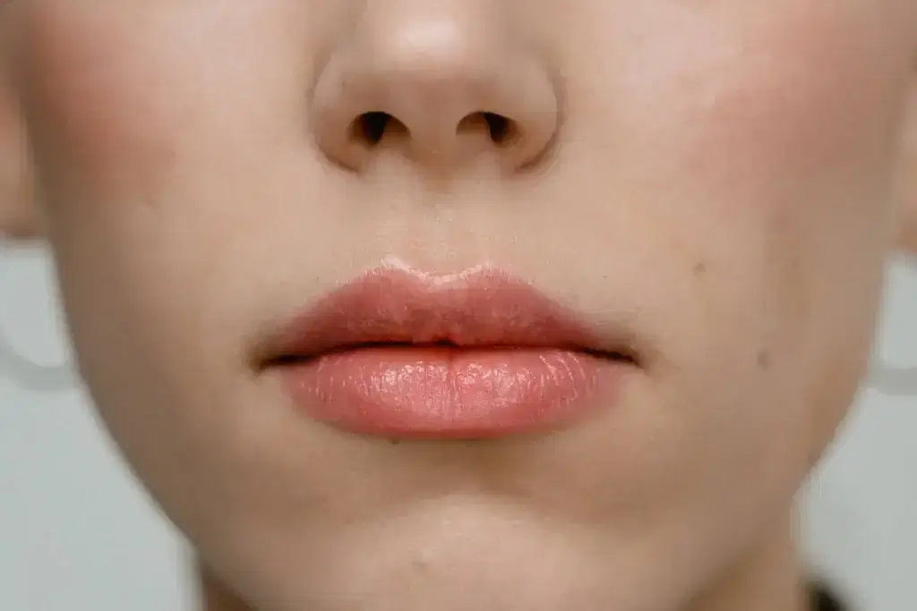 Helen Hunt - close up of lips