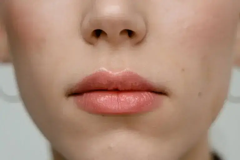 Helen Hunt - close up of lips